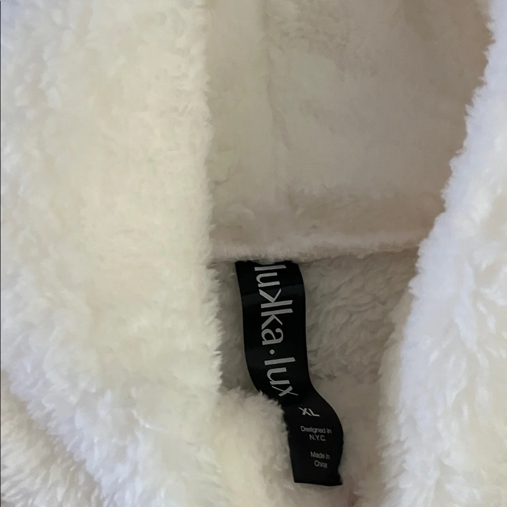 Cozy White Fleece Pullover - Picture 6 of 6